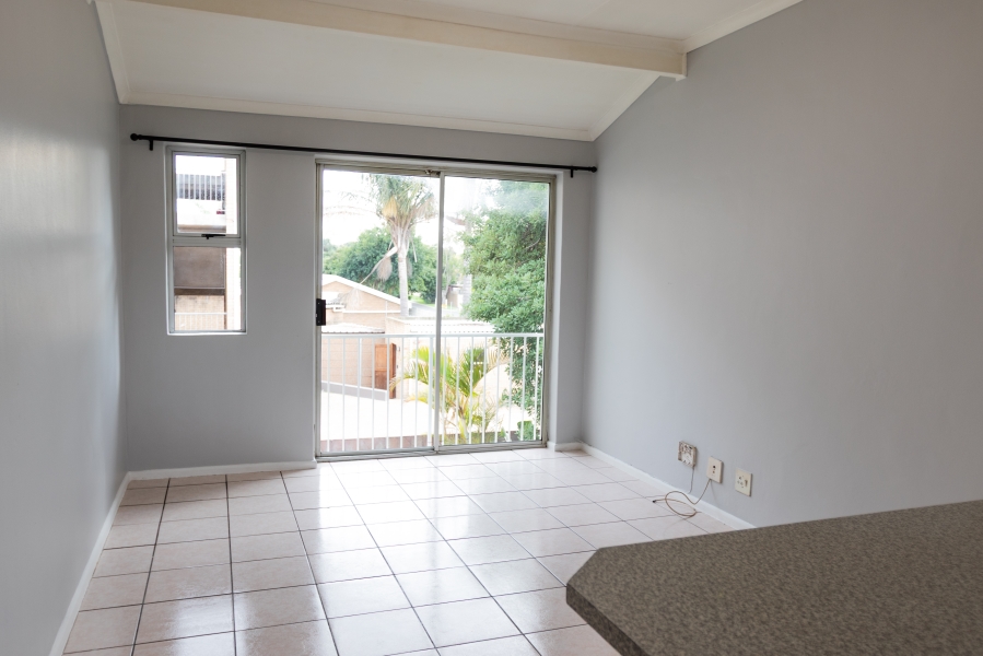 1 Bedroom Property for Sale in Oakglen Western Cape